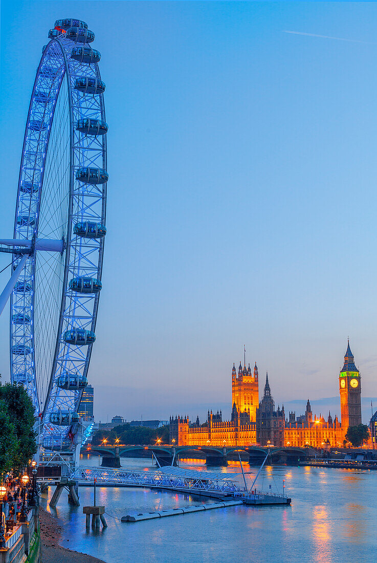 Blick auf das London Eye und die Houses of Parliament, London, England, Vereinigtes Königreich