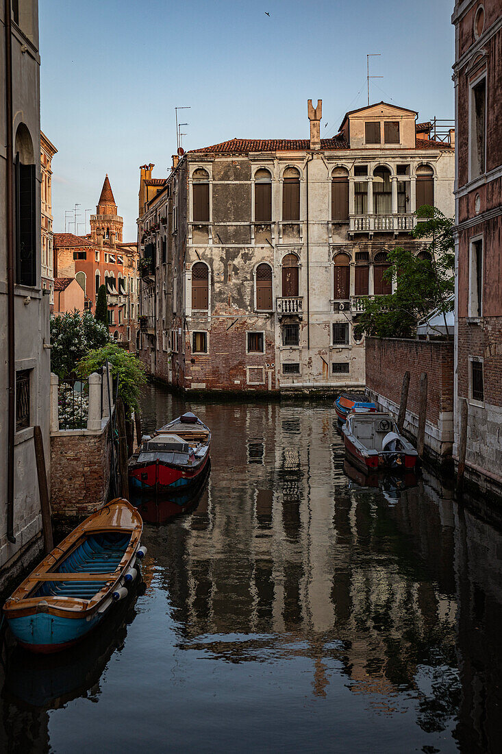 Kleiner Kanal in Venedig, Italien