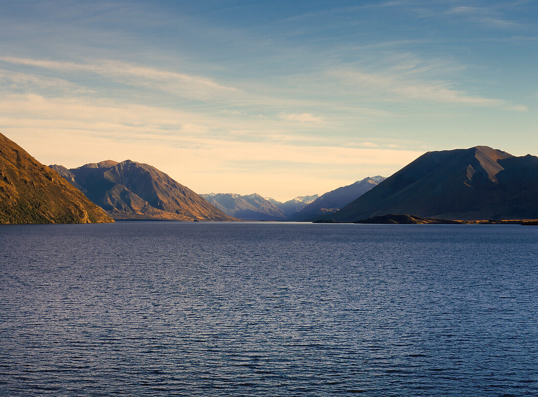 Lake Coleridge umgeben von Bergen