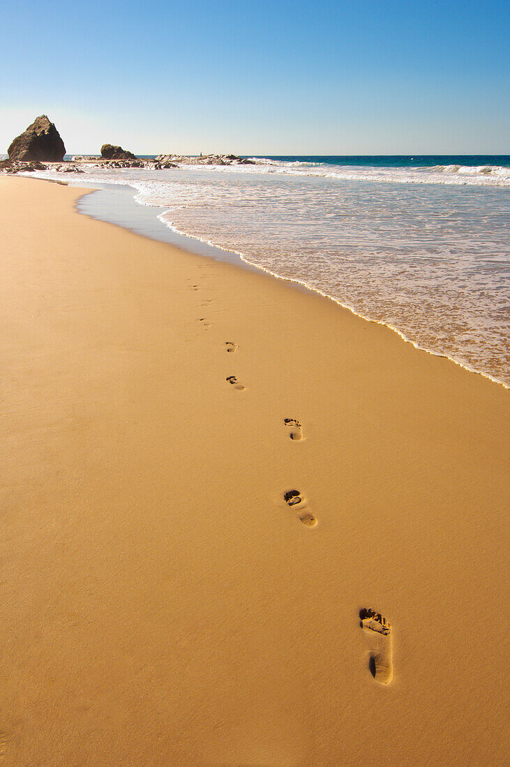 Fußspuren im Sand am Ufer des Elephant Rock