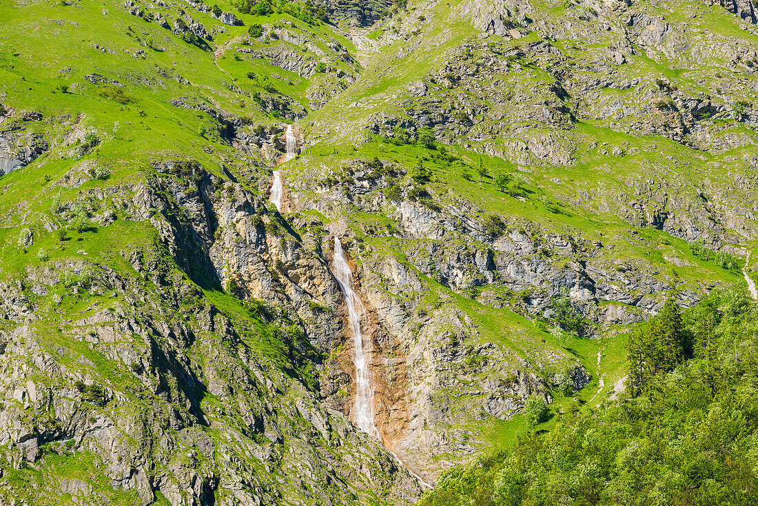 Seewände mit Wasserfall im Oytal, bei Oberstdorf, Oberallgäu, Bayern, Deutschland, Europa