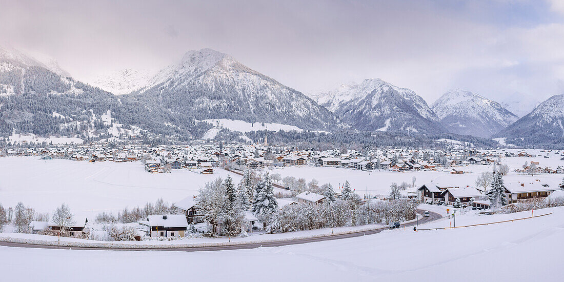 Lorettowiesen, Oberstdorf, Schattenberg behind, 1845m, and Riffenkopf, 1748m, Allgäu Alps, Allgäu, Bavaria, Germany, Europe