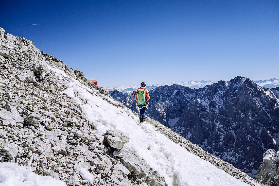 Winterbegehung des Jubiläumsgrates, von der Zugspitze zur Alpspitze im Wettersteingebirge, Bayern, Deutschland