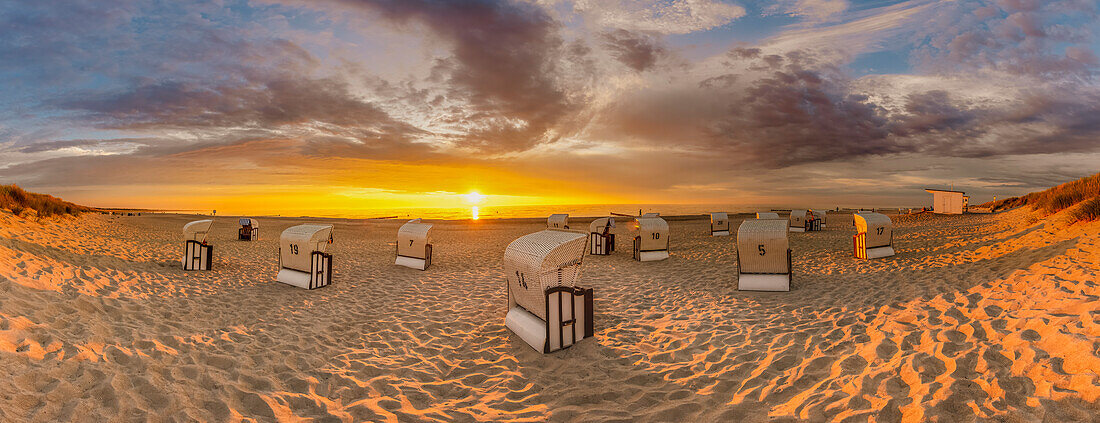 Panorama, sunset in the sea, beach chairs on the beach, Baltic Sea, Western Pomerania Lagoon Area National Park, Fischland-Darss-Zingst, Mecklenburg-West Pomerania, Germany