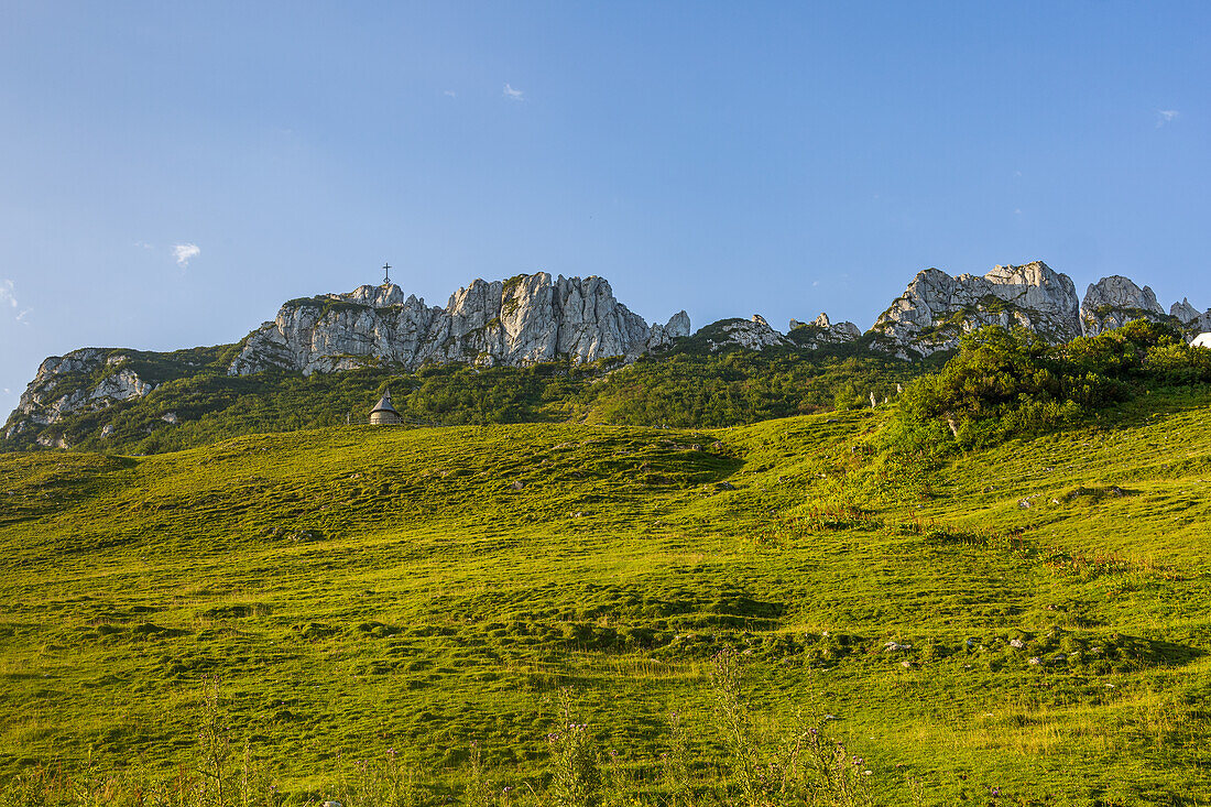 View from below of the Kampenwand with the summit cross and chapel. Hphenaschau, Chiemgau Alps, Chiemgau, Upper Bavaria, Bavaria, Germany, Europe