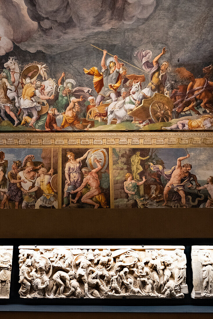 Blick auf Deckenmalereien im Dogenpalast von Mantua, Mantova, Lombardei, Italien, Europa
