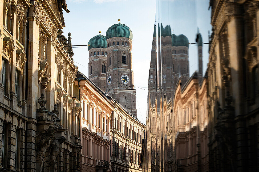 Blick auf die Frauenkirche, München, Oberbayern, Bayern, Deutschland 