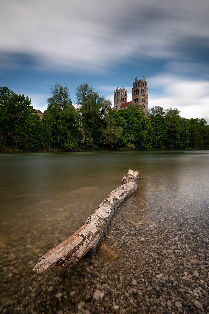 View of the Isar with St. Maximilian Church in the background, Munich, Upper Bavaria, Bavaria, Germany, Europe