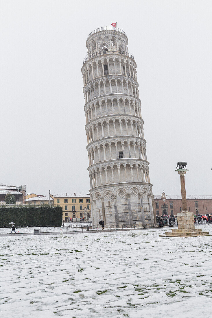 Schiefer Turm und an einem verschneiten Tag, Campo dei Miracoli, Pisa, Toskana, Italien, Europa