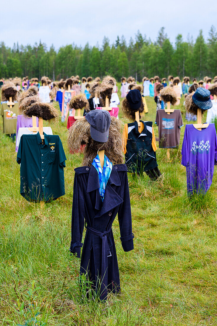 Kunstwerk 'Stilles Volk' bei Suomussalmi, Lappland, Finnland