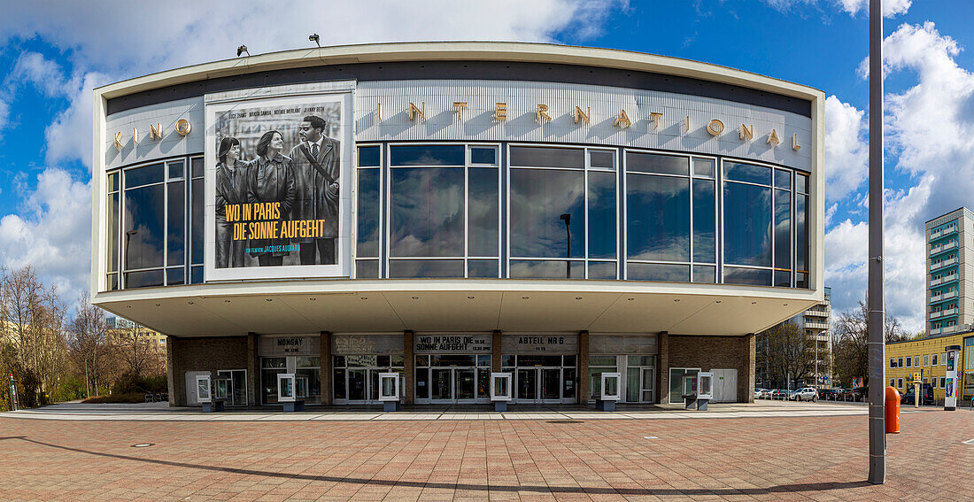 Kino International in der Karl-Marx-Allee in Berlin, Deutschland