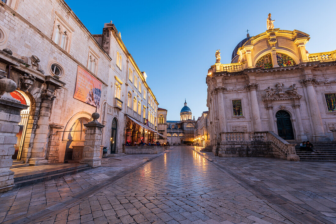 Kirche des heiligen Blasius, Rektorenpalast und Kathedrale Maria Himmelfahrt bei Nacht, Dubrovnik, Kroatien