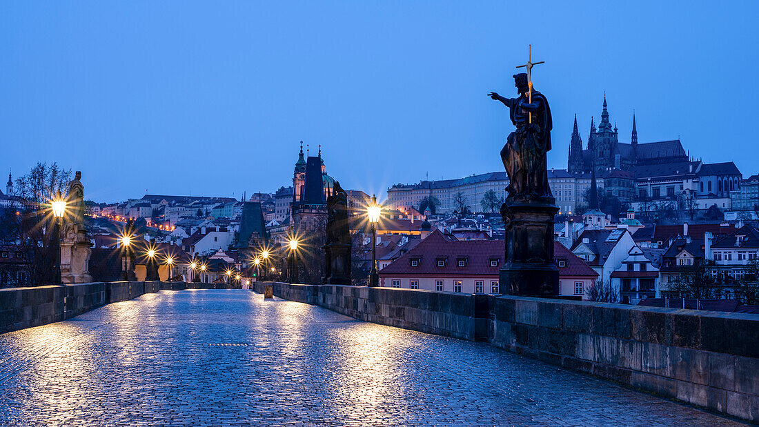 Karlsbrücke, Prager Burg, Morgendämmerung, Prag, Tschechien
