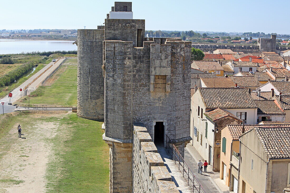 Porte de l'Organeau, part of the city fortifications of Aigues-Mortes, Camargue, Occitania, France