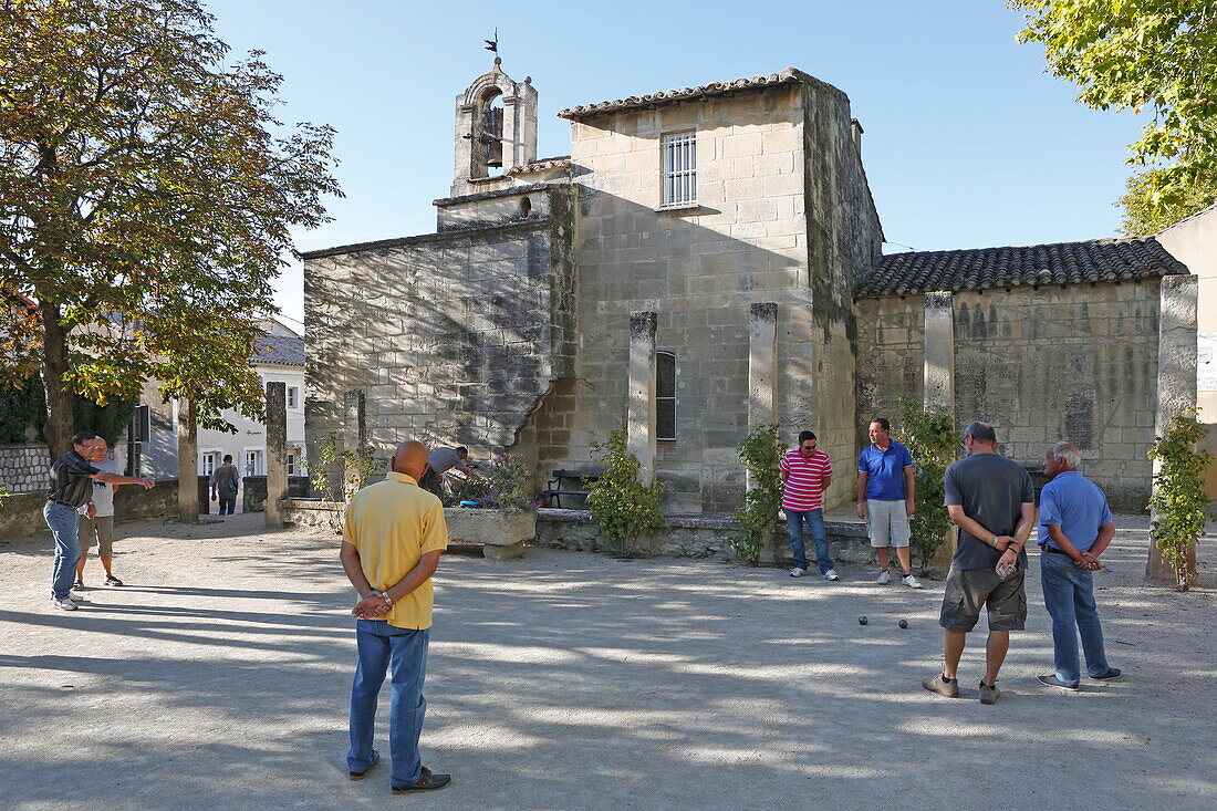 Bouleplatz an der Avenue Pasteur, Saint-Rémy-de-Provence, Bouches-du-Rhone, Provence-Alpes-Cote d'Azur, Frankreich