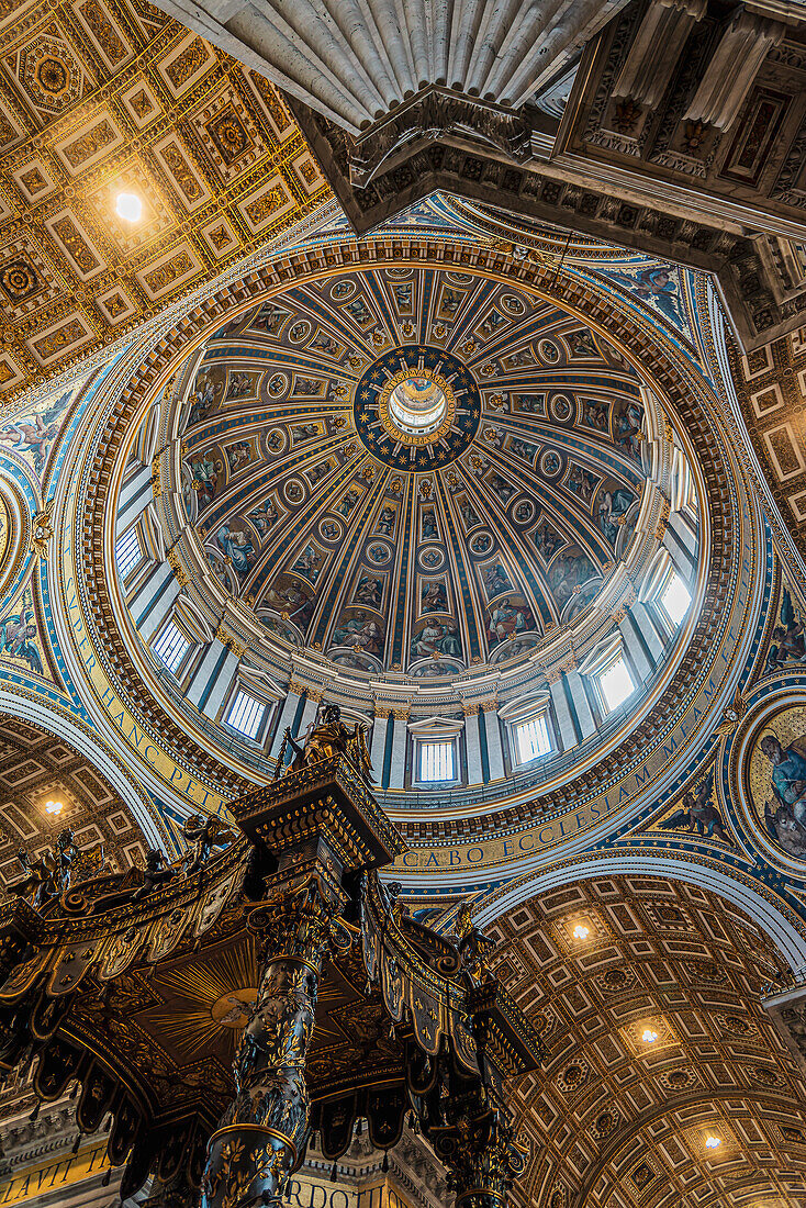 Altar of St. Peter's Basilica from inside, Rome, Lazio, Italy, Europe