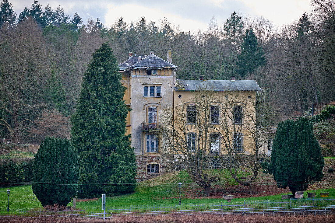 Time goes by, Verfallene Villa (manor house) in Remagen, Rhineland-Palatinate, Germany
