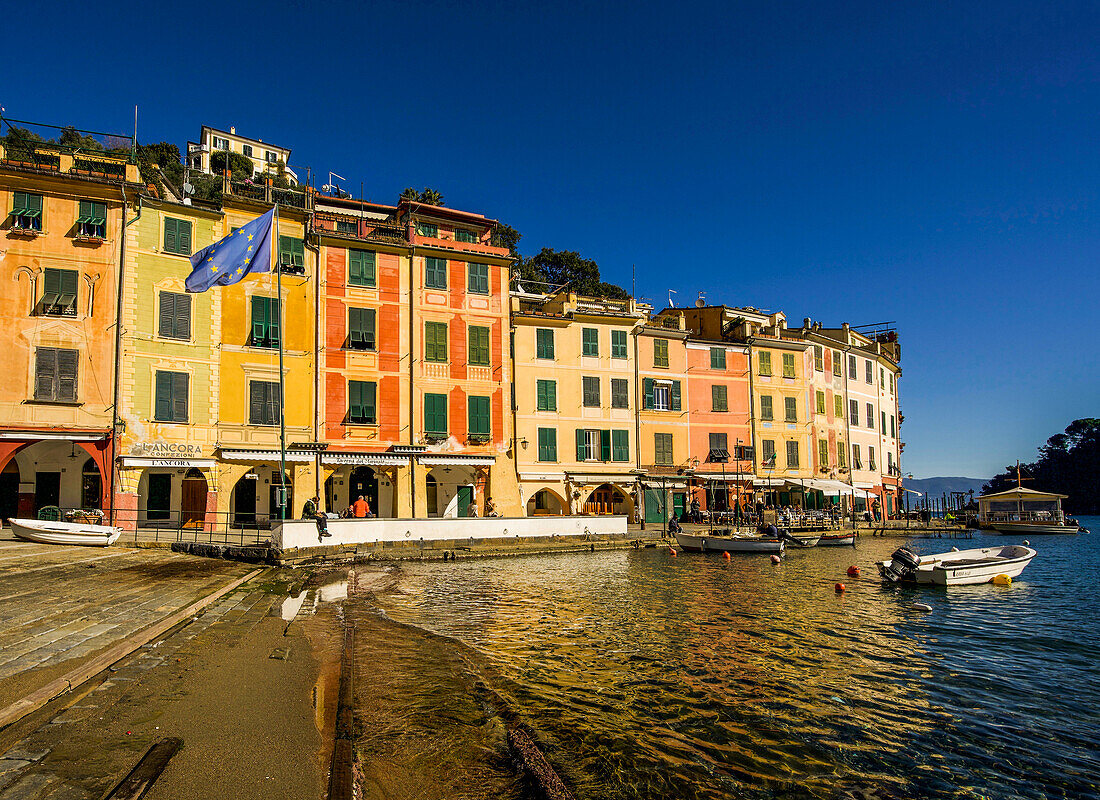 Am Hafen von Portofino, Provinz Genua, Ligurien, Riviera di Levante, Italien