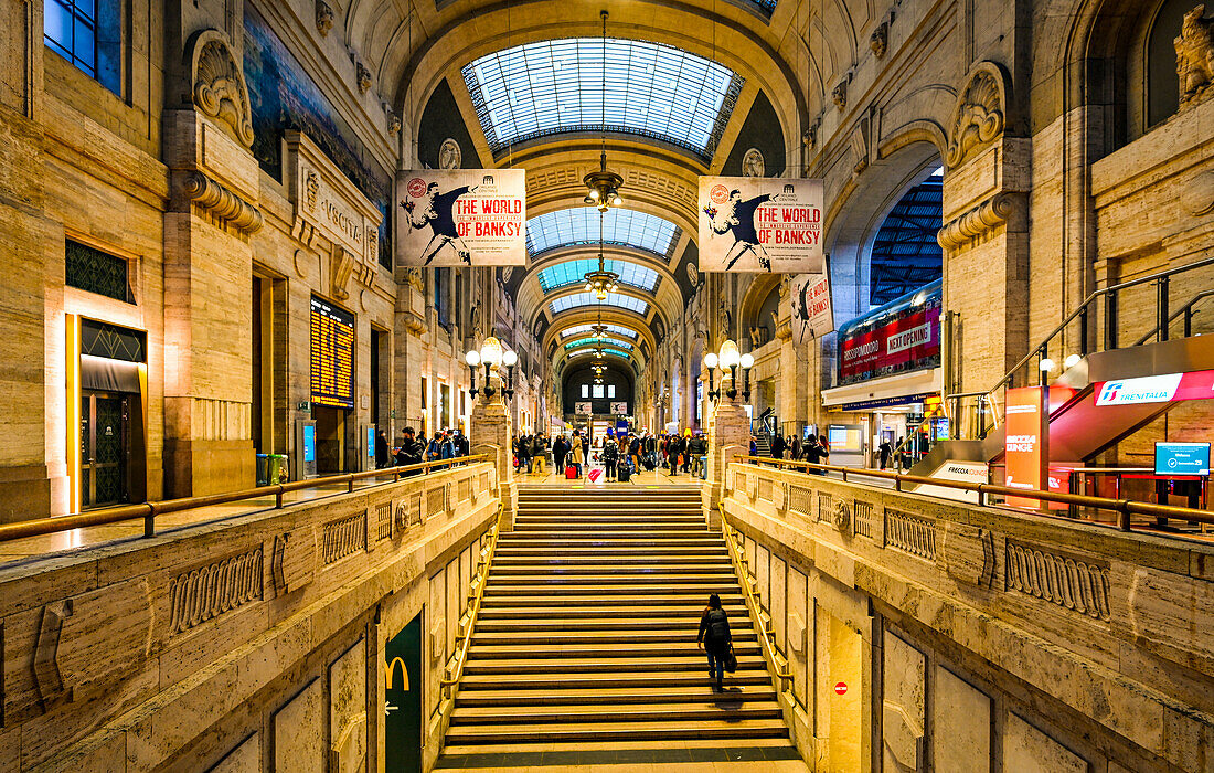Main hall of the Stazione Centrale in Milan, Milano, Lombardy, Italy