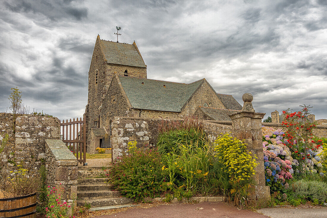 Typische Kirche, erbaut 1554, steht unter Denkmalschutz, Normandie, Frankreich