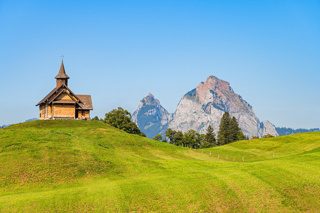 Stoos mountain chapel in the mountain village of Stoos with a view to the Mythen, Morschach, Glarus Alps, Canton of Schwyz, Switzerland