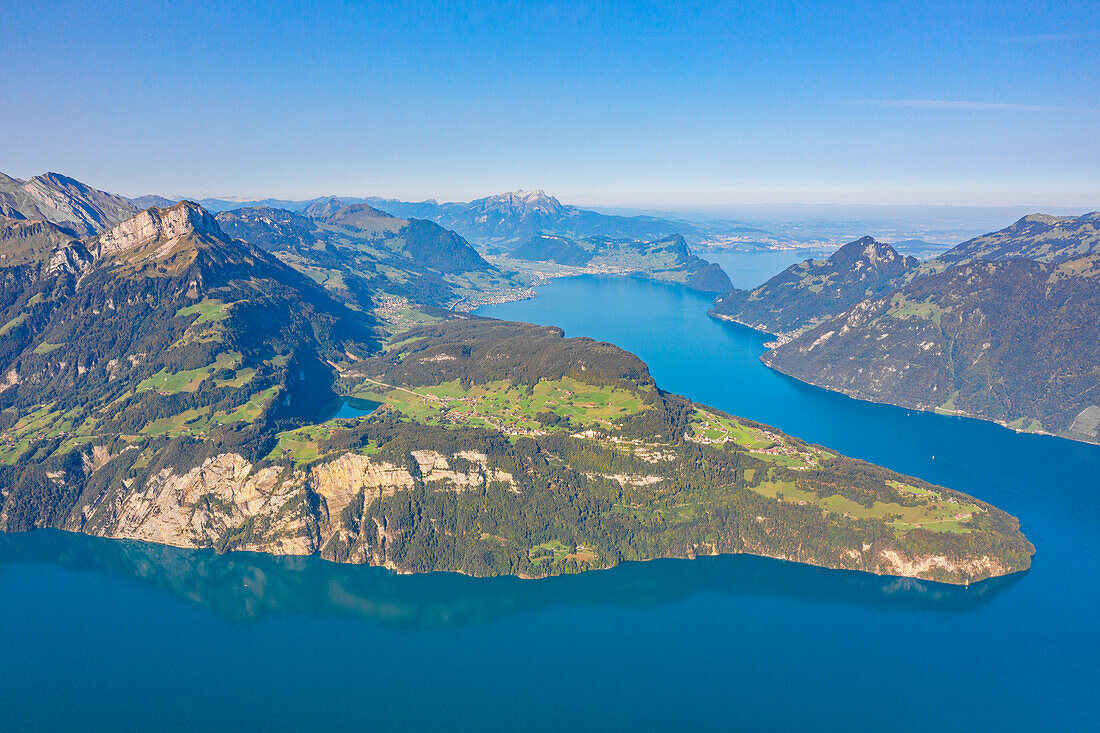 Luftansicht des Vierwaldstättersee und des Pilatus, Morschach, Glarner Alpen, Kanton Schwyz, Schweiz