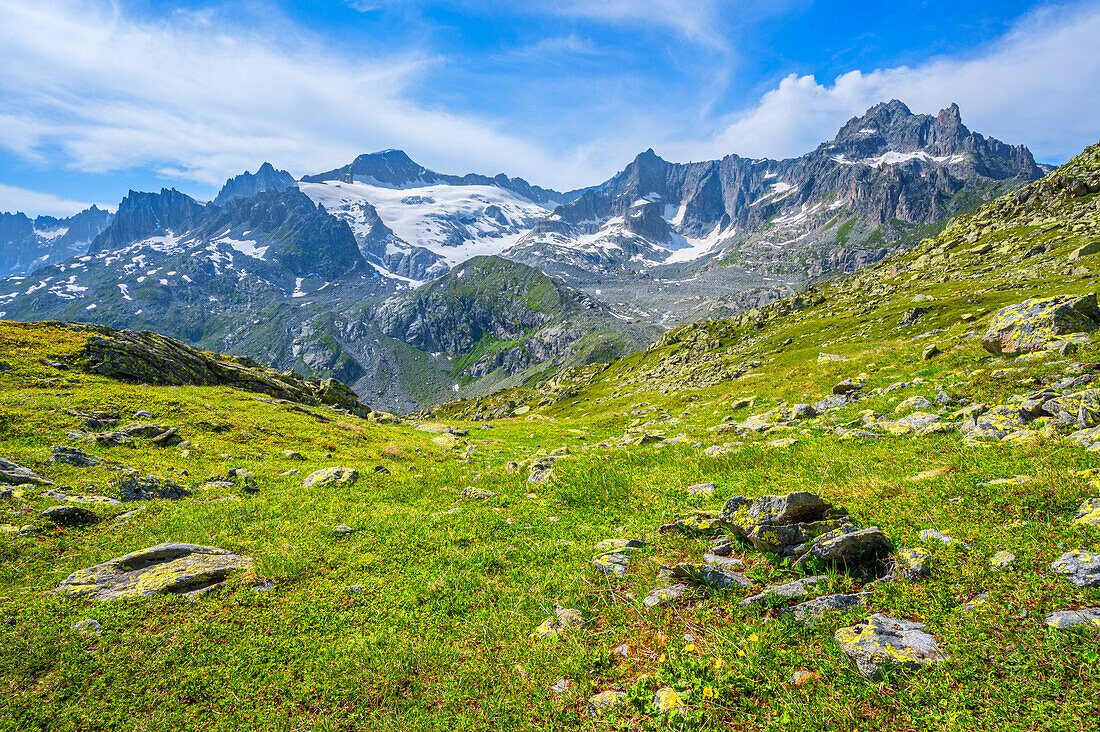 Blick auf Galenstock (3583m), Gletschhorn (3305m) umd Winterstock (3203m) in den Urner Alpen, Kanton Uri, Schweiz