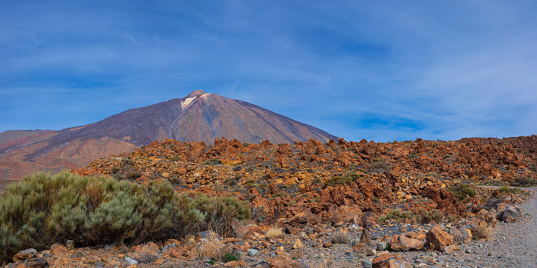 Nationalpark El Teide, dahinter der Pico del Teide, 3715m, Weltnaturerbe, Teneriffa, Kanaren, Spanien, Europa