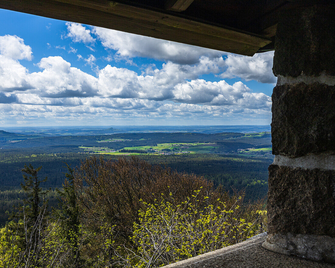 Panoramablick ins Fichtelgebirge vom Gipfel des Großen Kösseine aus. Wunsiedel, Fichtelgebirge, Oberfranken, Bayern, Deutschland