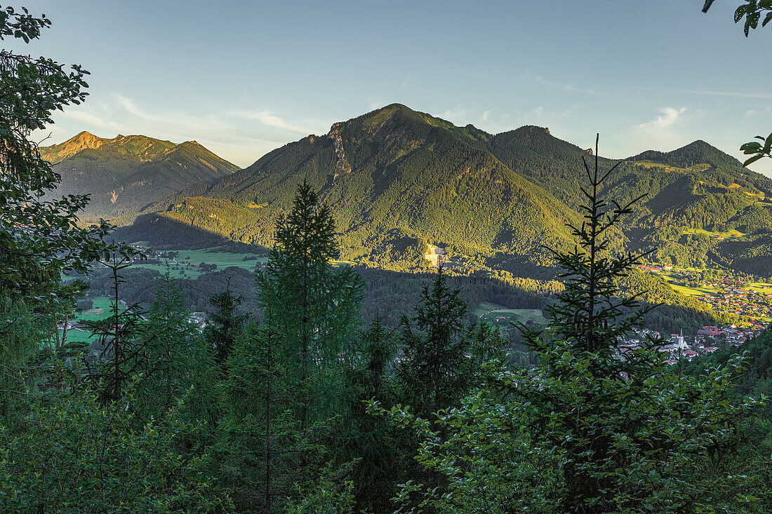 Blick auf Marquartstein. Chiemgauer Alpen, Chiemgau, Oberbayern, Bayern, Deutschland