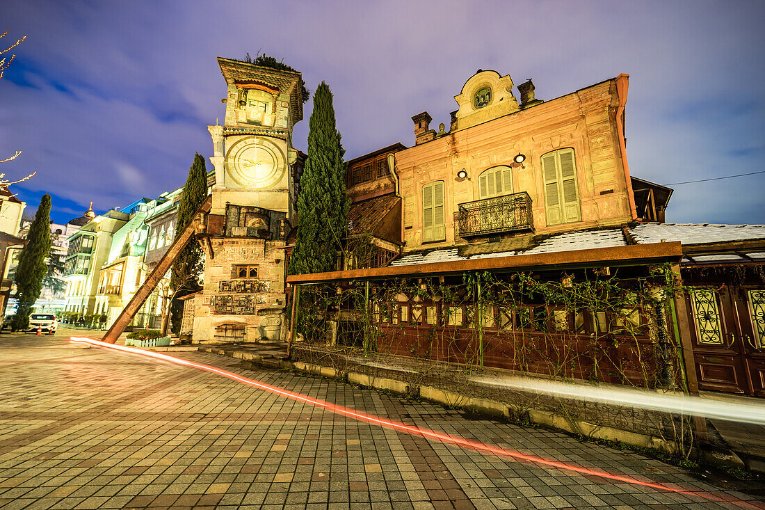 Nachts, Beleuchtung der Altstadt von Tiflis, der Hauptstadt von Georgien