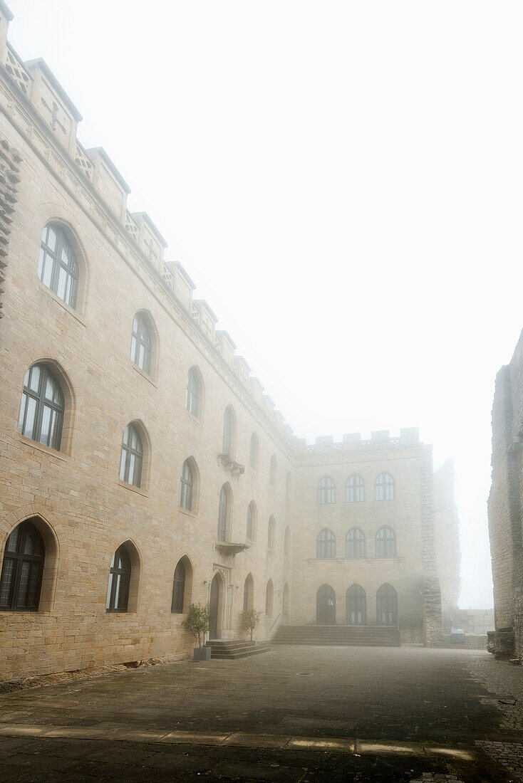 Hambach Castle in the fog, Hambach, Neustadt an der Weinstrasse, Palatinate Forest, Palatinate, Rhineland-Palatinate, Germany