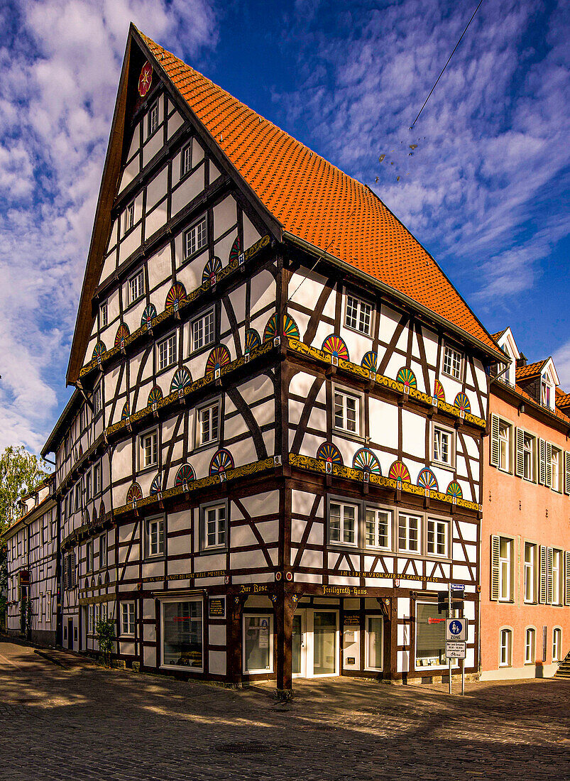 Das Haus zur Rose (Freiligrathhaus) in Soest im Abendlicht, Nordrhein-Westfalen, Deutschland