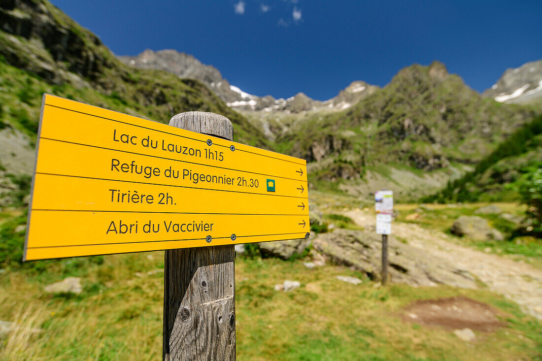 Wegweiser im Nationalpark Ecrins, Valgaudemar, Nationalpark Ecrins, Dauphine, Provence-Hautes Alpes, Frankreich