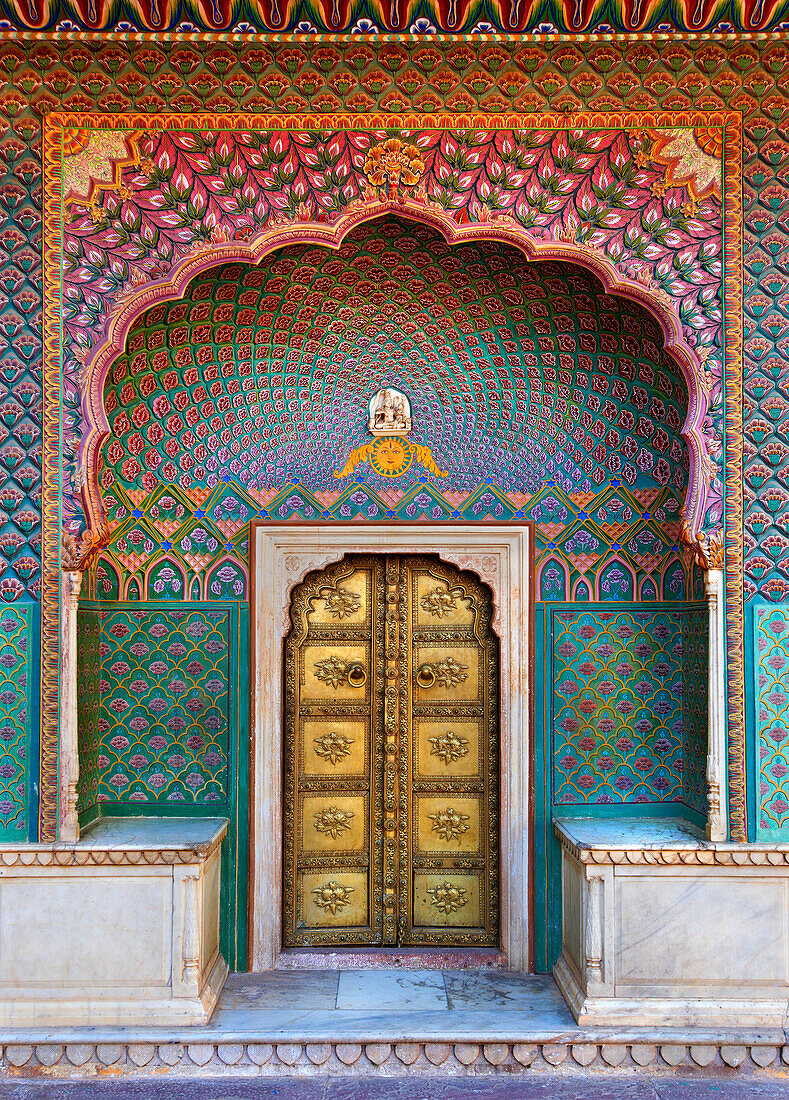 Tür des Stadtschlosses, Jaipur, Rajasthan, Indien