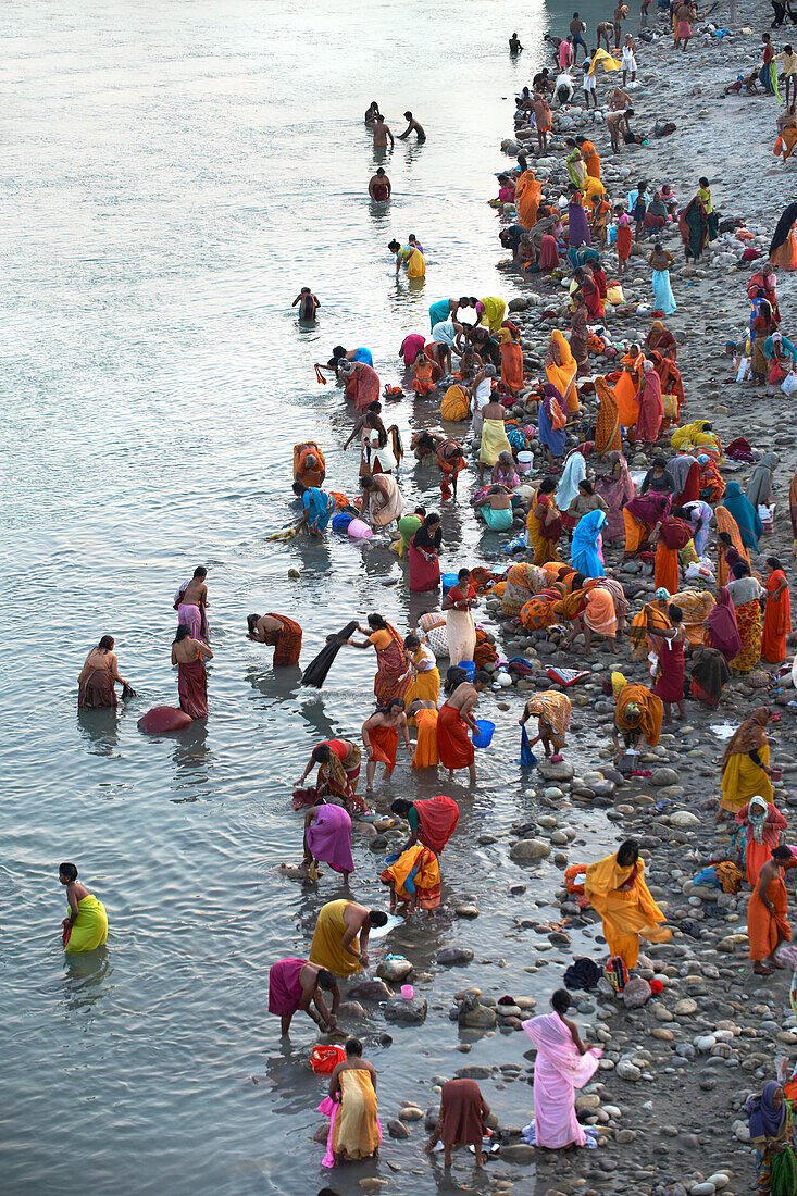 Badende Pilger, Haridwar, Indien