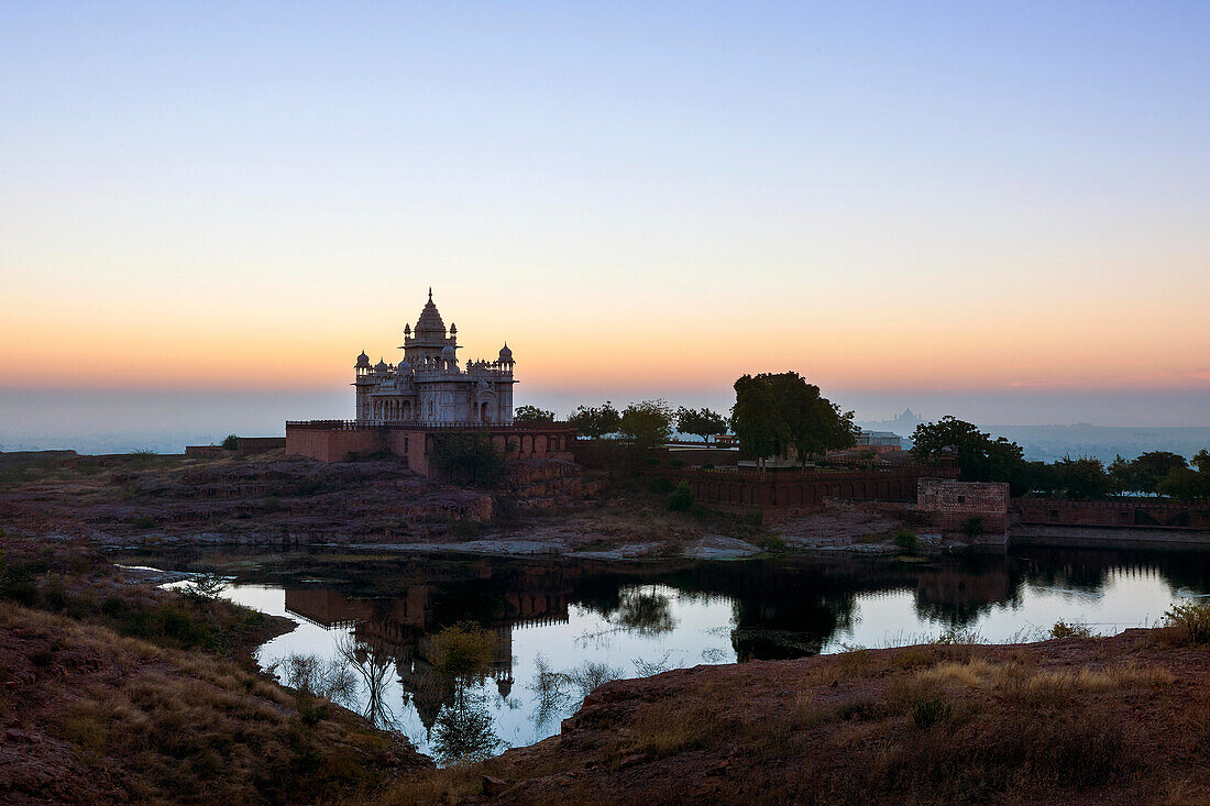 Jaswant Thada Mausoleum, Jodhpur vor der Morgendämmerung, Rajasthan, Indien