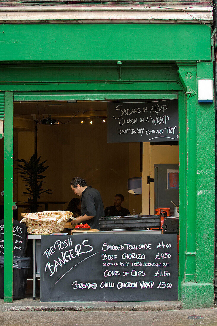 Wurstladen mit 'Bangers', Borough Market, Southwark London, England