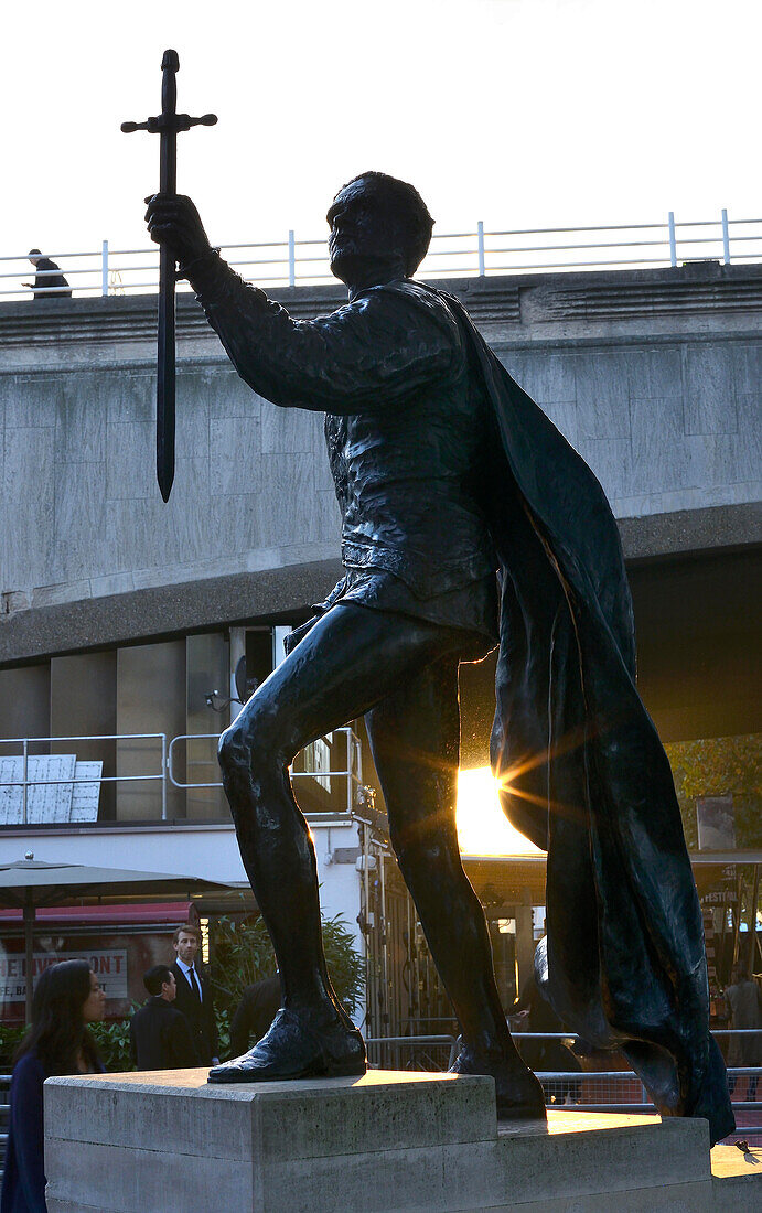 Lawrence Olivier-Statue, London, UK
