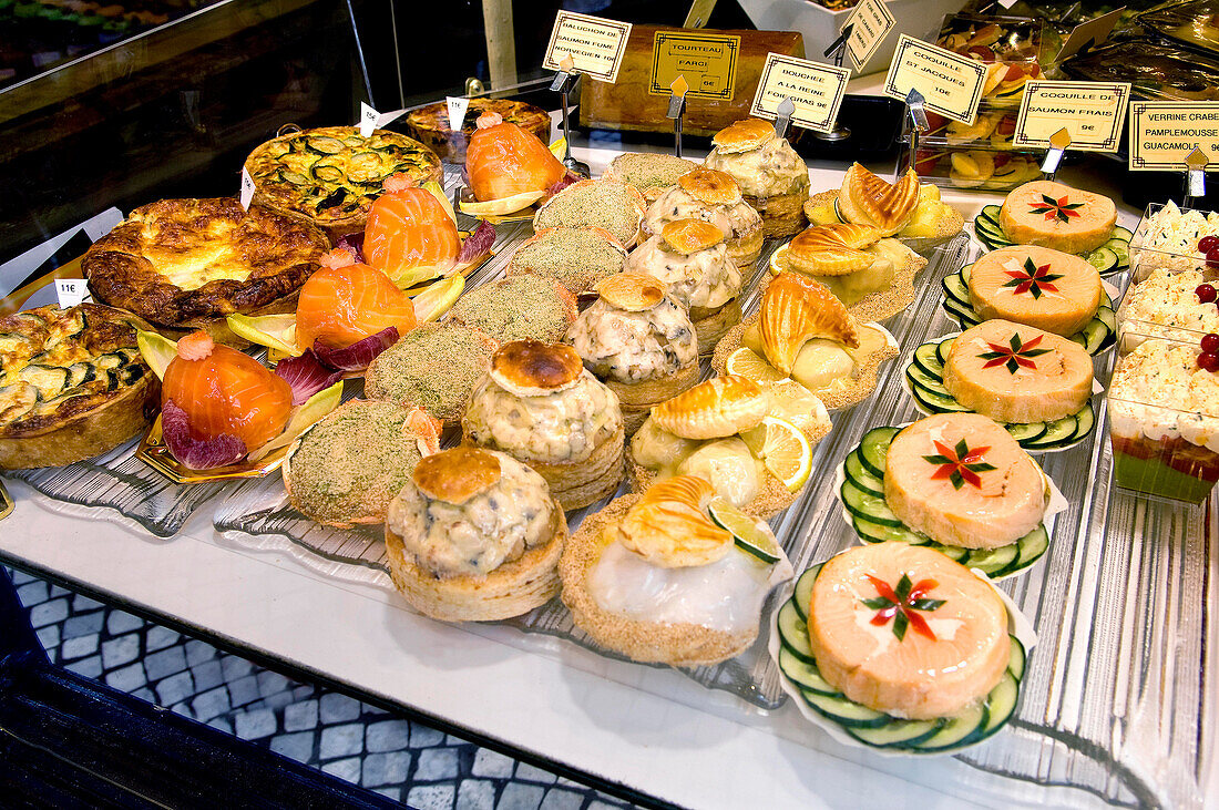 Exterior and window display of Pattissieur Traiteur Stohrer, the oldest Patisser, Paris, France