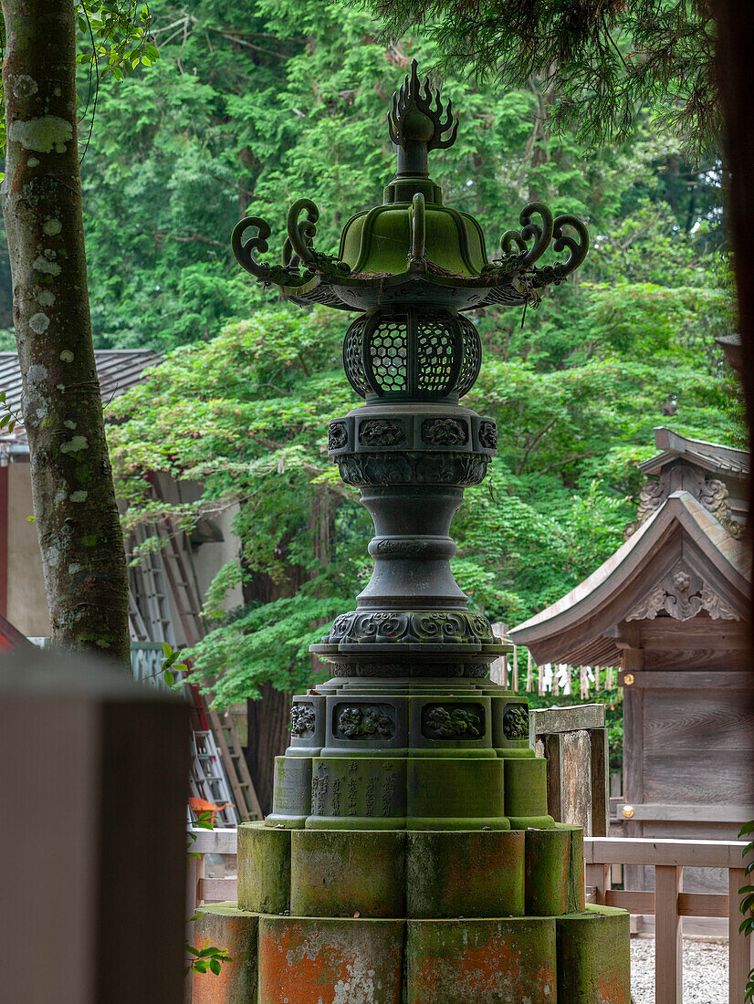 Steintoro, Eingang zum Wald-Shinto-Schrein, Kashima Jingu, Japan