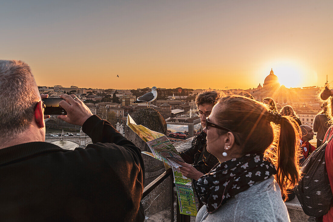 Blick von der Engelsburg auf Petersdom, UNESCO-Weltkulturerbe, Rom, Latium, Italien, Europa