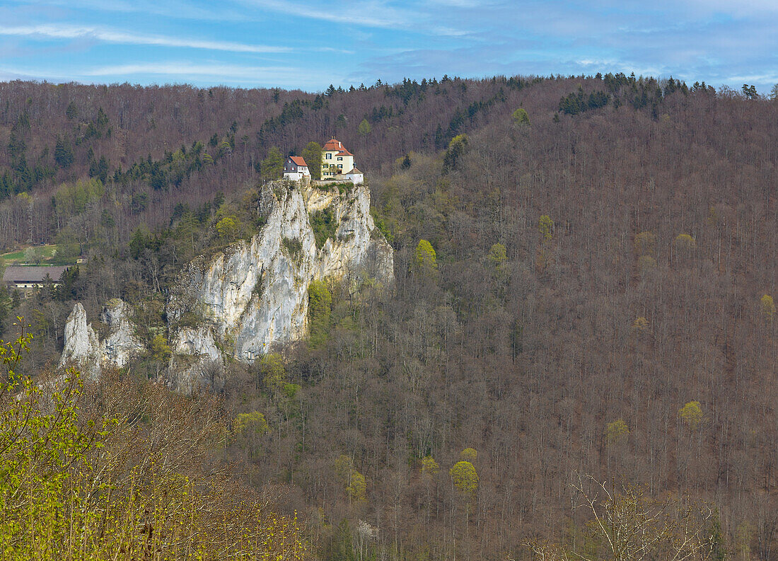Bronnen Castle from the Knopfmacherfelsen viewpoint, Upper Danube Nature Park in the Swabian Jura, Baden-Württemberg, Germany