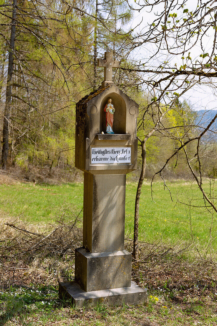Fridingen on the Danube, wayside shrine with Jesus figure and saying: Sacred Heart, have mercy on us! on the hiking trail to the Laibfelsen, Upper Danube Nature Park in the Swabian Jura, Baden-Württemberg, Germany