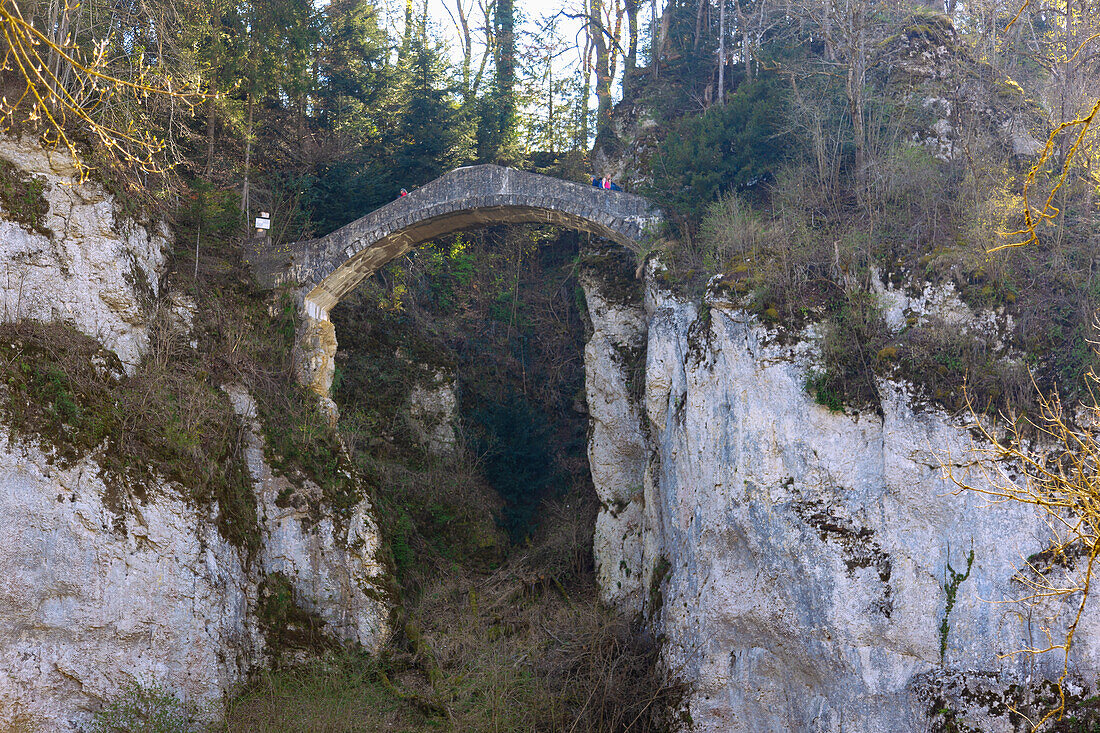 Inzigkofen, Teufelsbrücke im Fürstlichen Park Inzigkofen, in der Schwäbischen Alb, Baden-Württemberg, Deutschland