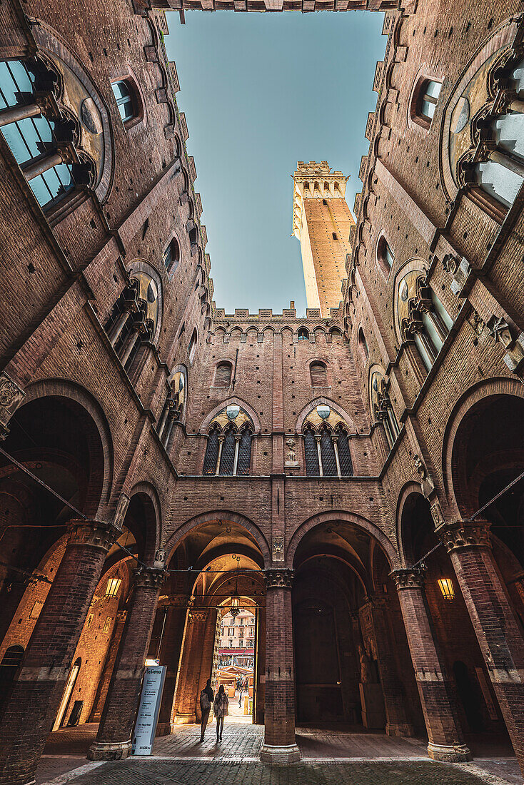 Turm Torre Del Mangia, Hof des Rathaus Palazzo Pubblico, Piazza Del Campo, Siena, Toskana, Italien, Europa