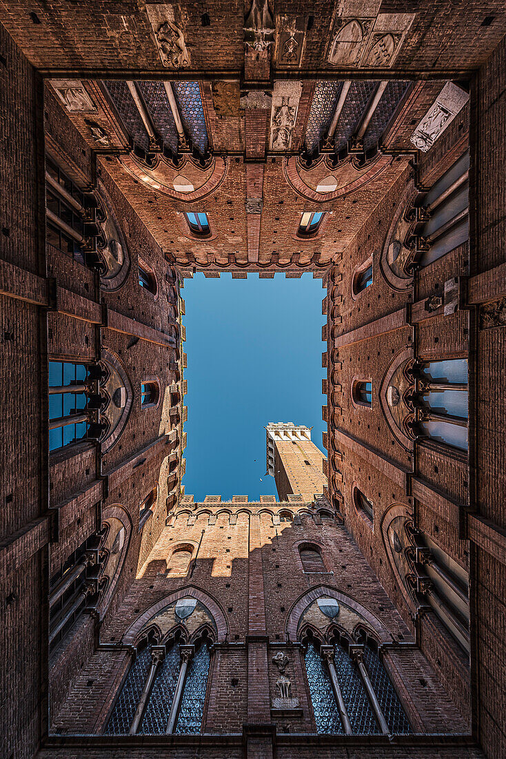Torre del Mangia tower, courtyard of the Palazzo Pubblico town hall, Piazza del Campo, Siena, Tuscany, Italy, Europe