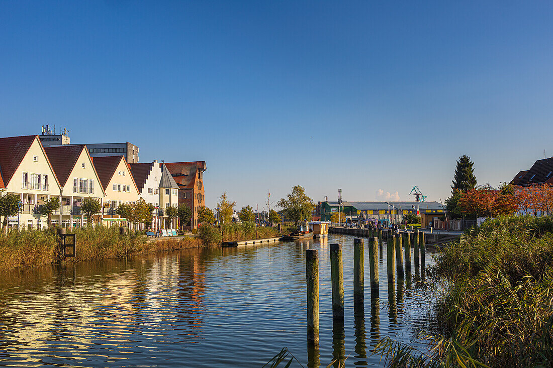 Blick auf die Schlossinsel und das Achterwasser in Wolgast, Ostsee, Mecklenburg-Vorpomern, Deutschland, Europa