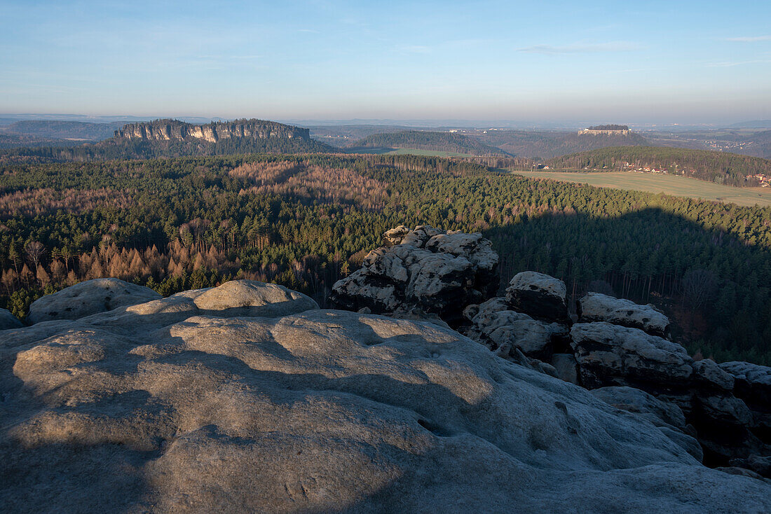 View of the Pfaffenstein Table Mountain and Königstein Fortress, view from Gohrisch, Elbe Sandstone Mountains, Gohrisch, Saxony, Germany