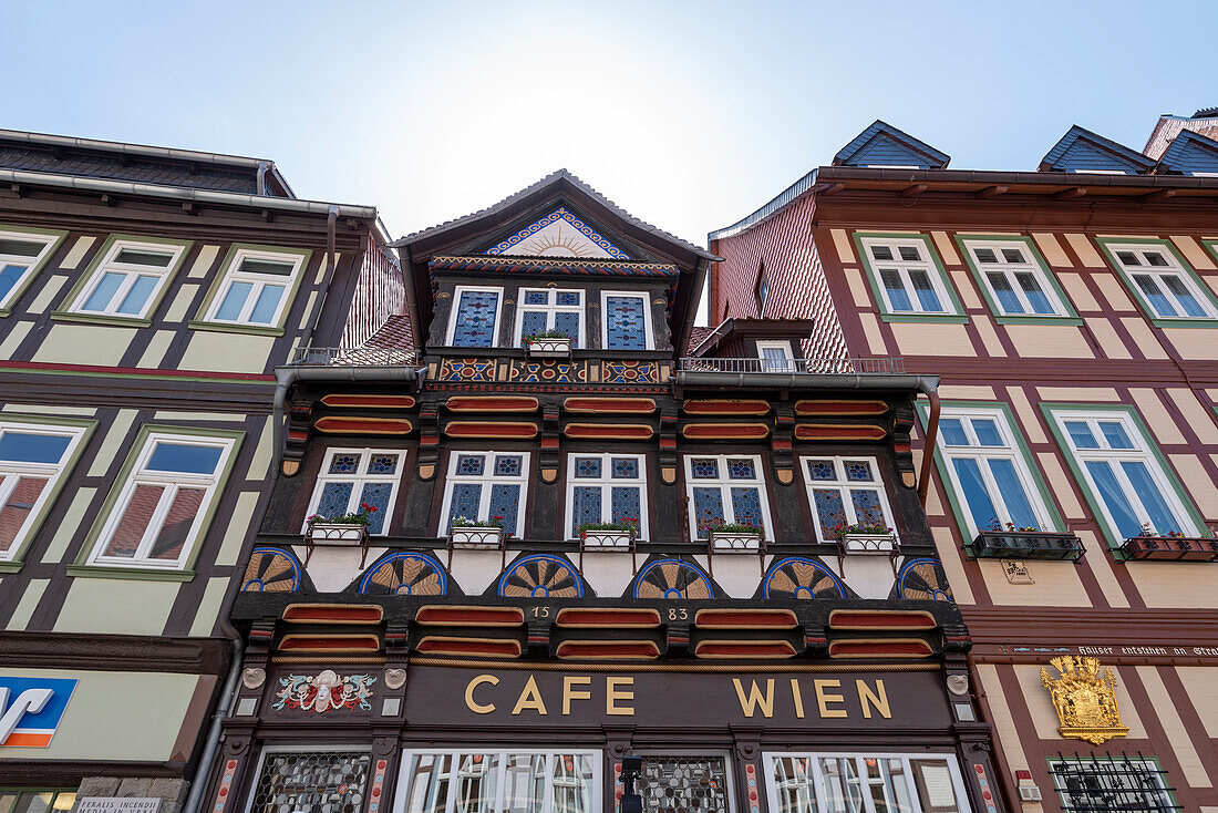 Café Wien, erbaut 1583, eines der ältesten Fachwerkhäuser in Wernigerode, steht unter Denkmalschutz, Wernigerode, Sachsen-Anhalt, Deutschland